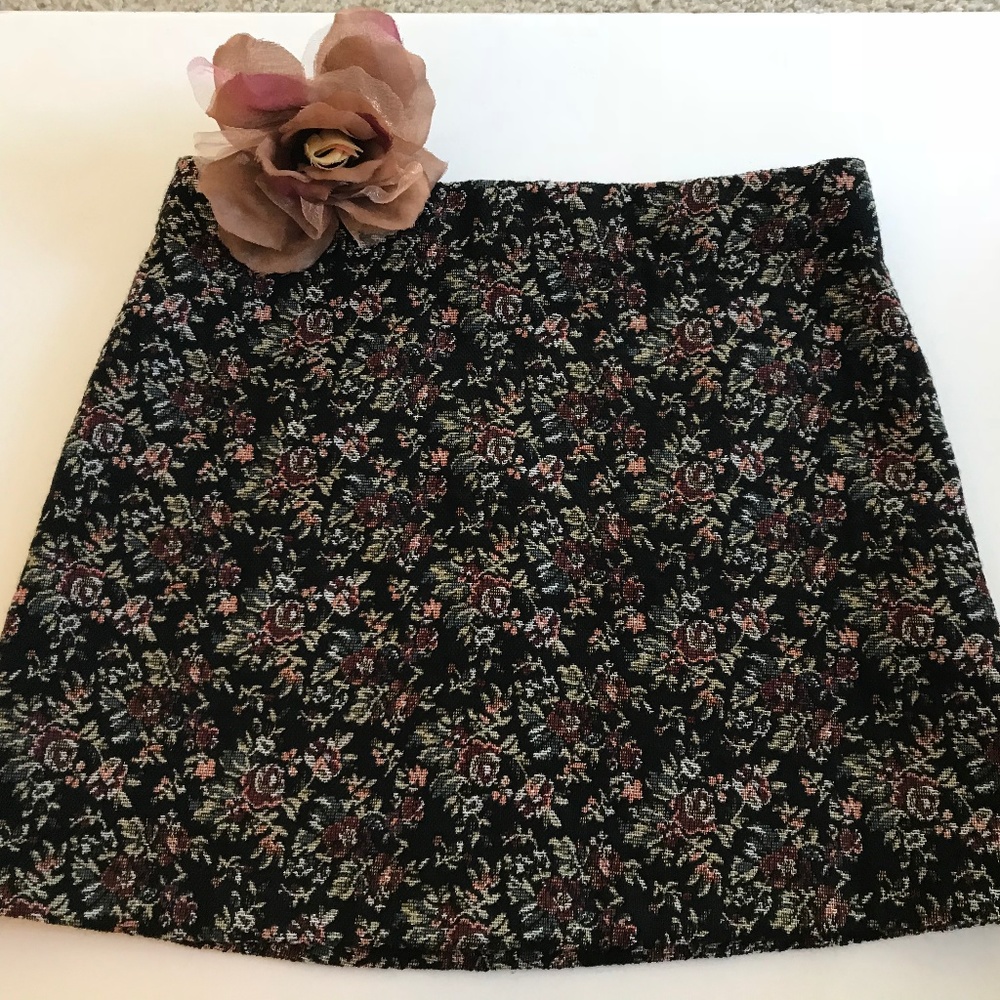 !!HP!! Zara Girls Tapestry Pattern Floral Skirt